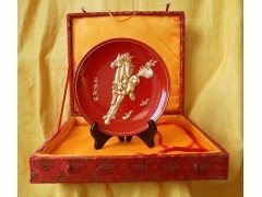 艺呈天漆线雕《马到成功》 传统工艺与现代审美的完美融合