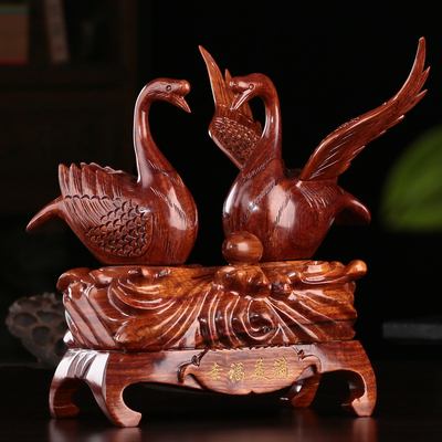 百年好合，红木雕刻中的永恒祝福——婚庆工艺礼品赏析